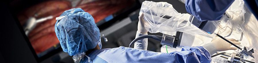 robot chirurgiczny w trakcie operacji